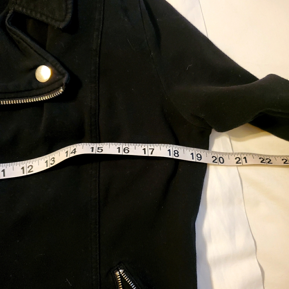 Short offset zipper jacket - Picture 2 of 7